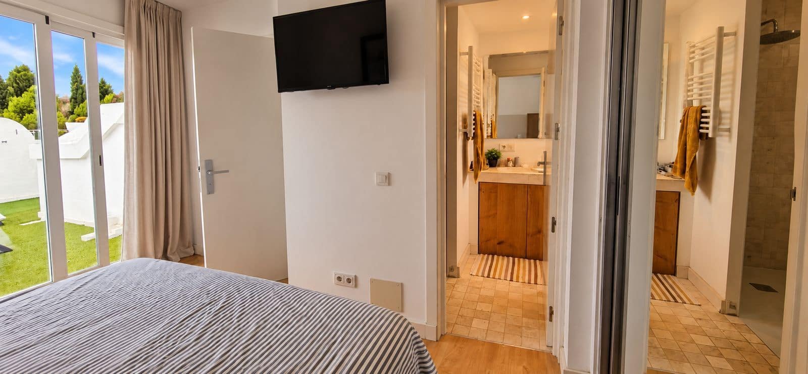 2 bedroom Townhouse for sale in La Reserva with pool - € 432,000 (Ref: 10153437)