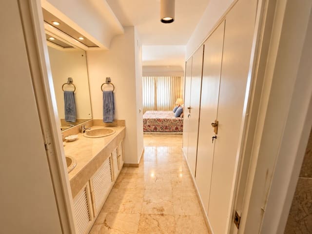 Apartamento de 2 habitaciones en Guadalmina Baja, Marbella en venta con piscina garaje - 950.000 € (Ref: 10153442)