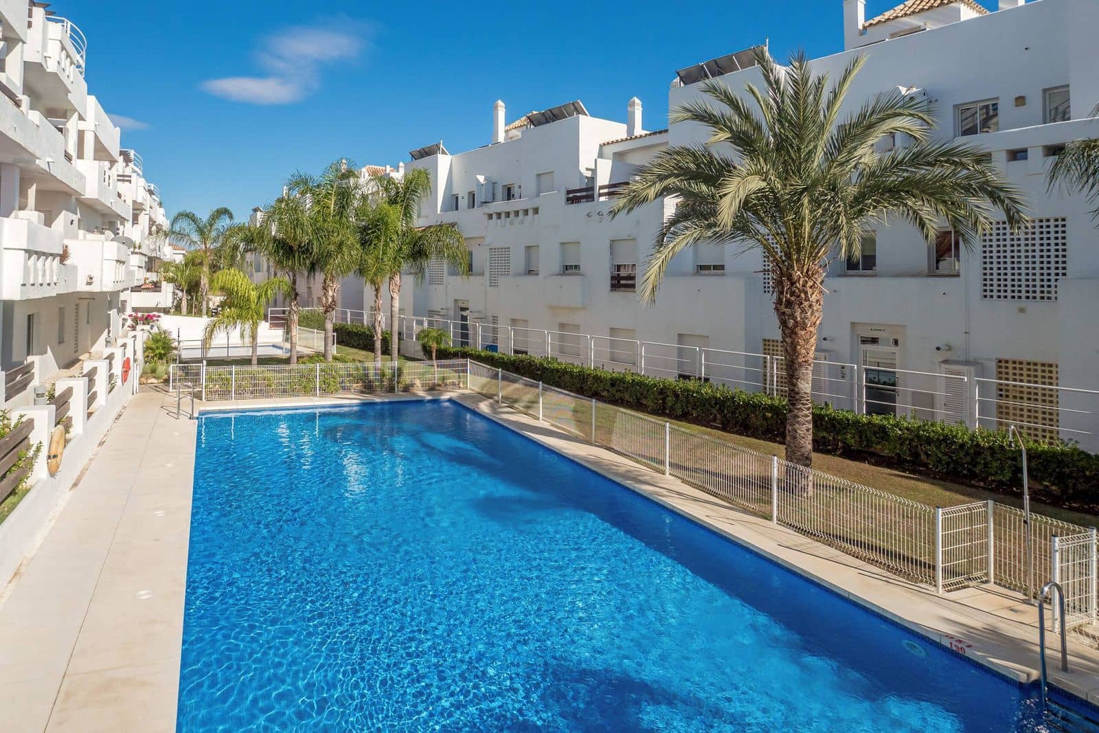 2 chambre Appartement à vendre à Estepona avec garage - 285 000 € (Ref: 10153446)