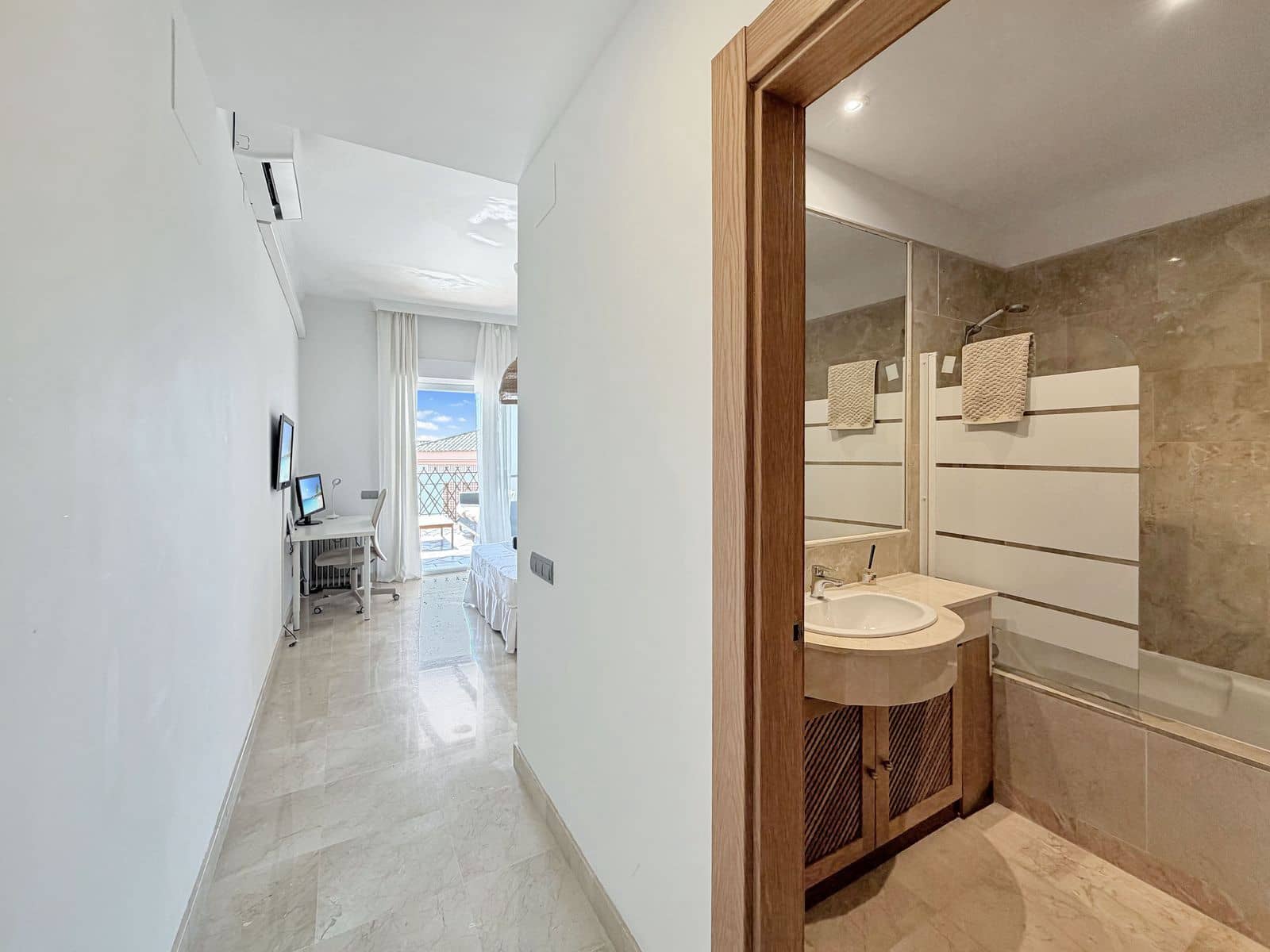 2 sypialnia Apartament na sprzedaż w La Alcaidesa z garażem - 325 000 € (Ref: 10153449)