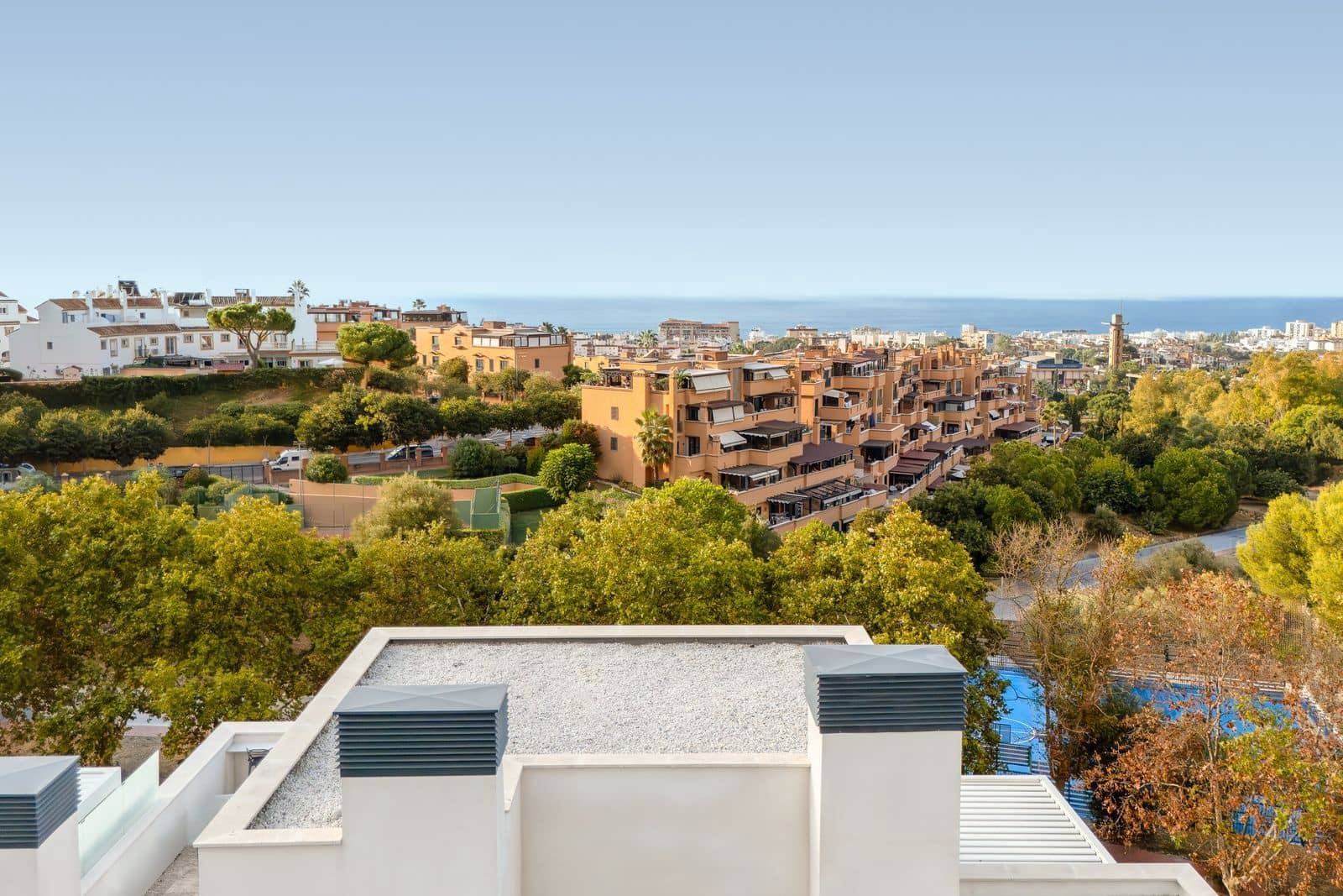 2 soveværelse Lejlighed til salg i Marbella med swimmingpool garage - € 595.000 (Ref: 10153455)