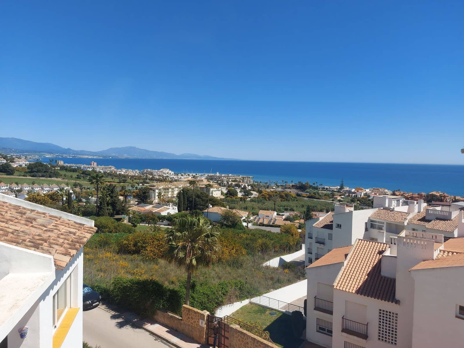 2 sypialnia Penthouse na sprzedaż w La Duquesa / Puerto de la Duquesa z basenem - 299 000 € (Ref: 10153460)