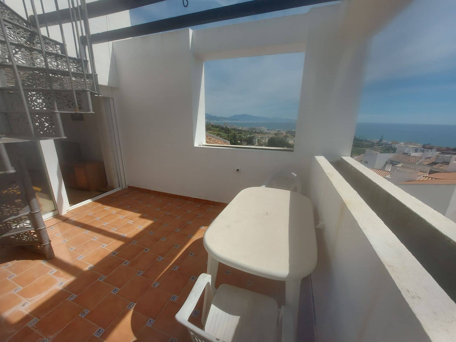 2 sypialnia Penthouse na sprzedaż w La Duquesa / Puerto de la Duquesa z basenem - 299 000 € (Ref: 10153460)