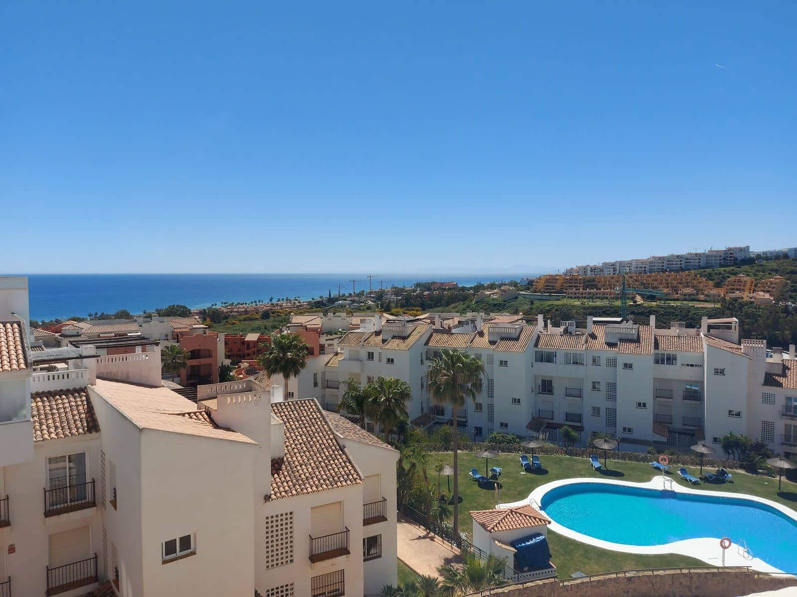 2 sypialnia Penthouse na sprzedaż w La Duquesa / Puerto de la Duquesa z basenem - 299 000 € (Ref: 10153460)