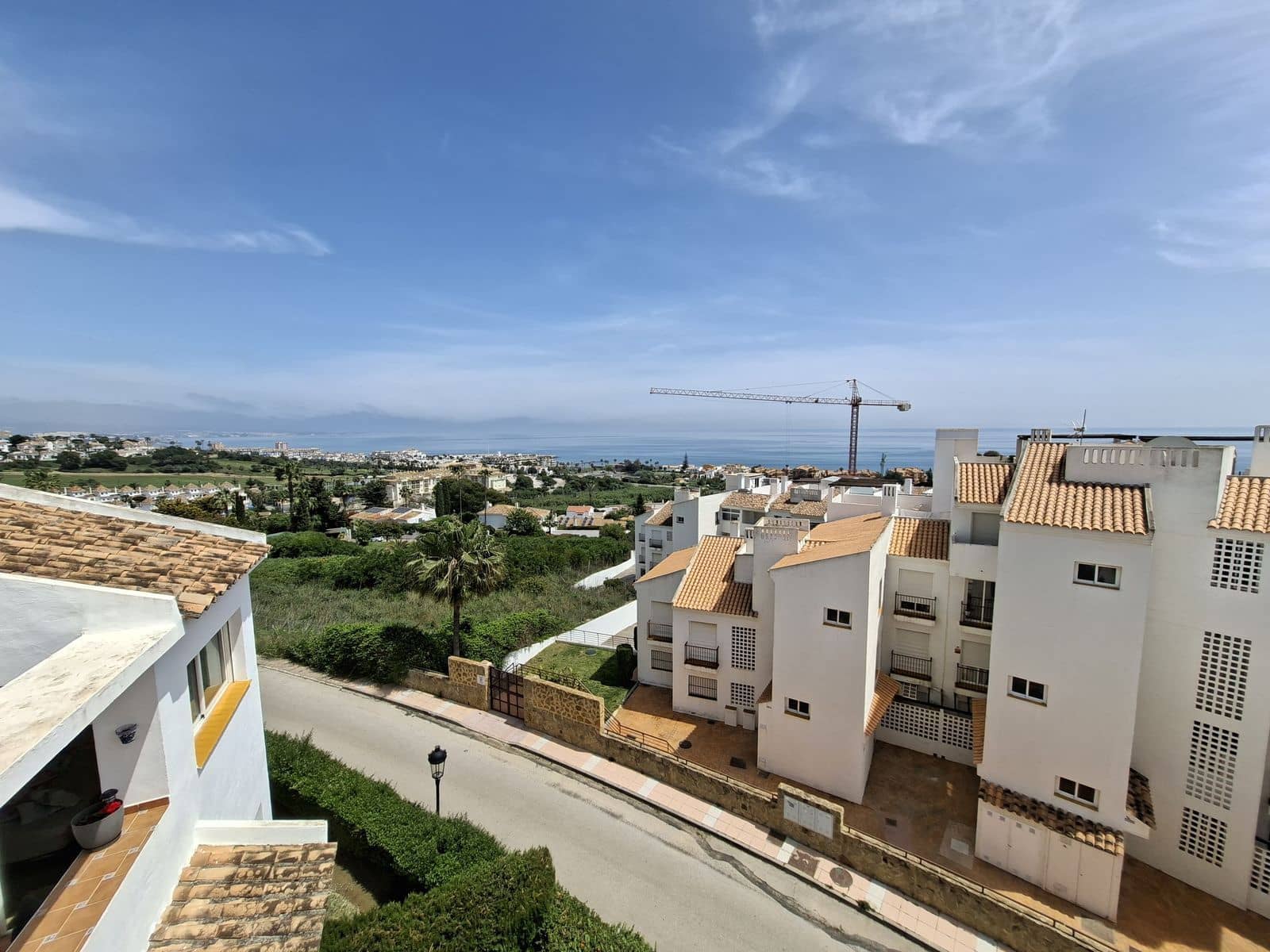 2 sypialnia Penthouse na sprzedaż w La Duquesa / Puerto de la Duquesa z basenem - 299 000 € (Ref: 10153460)