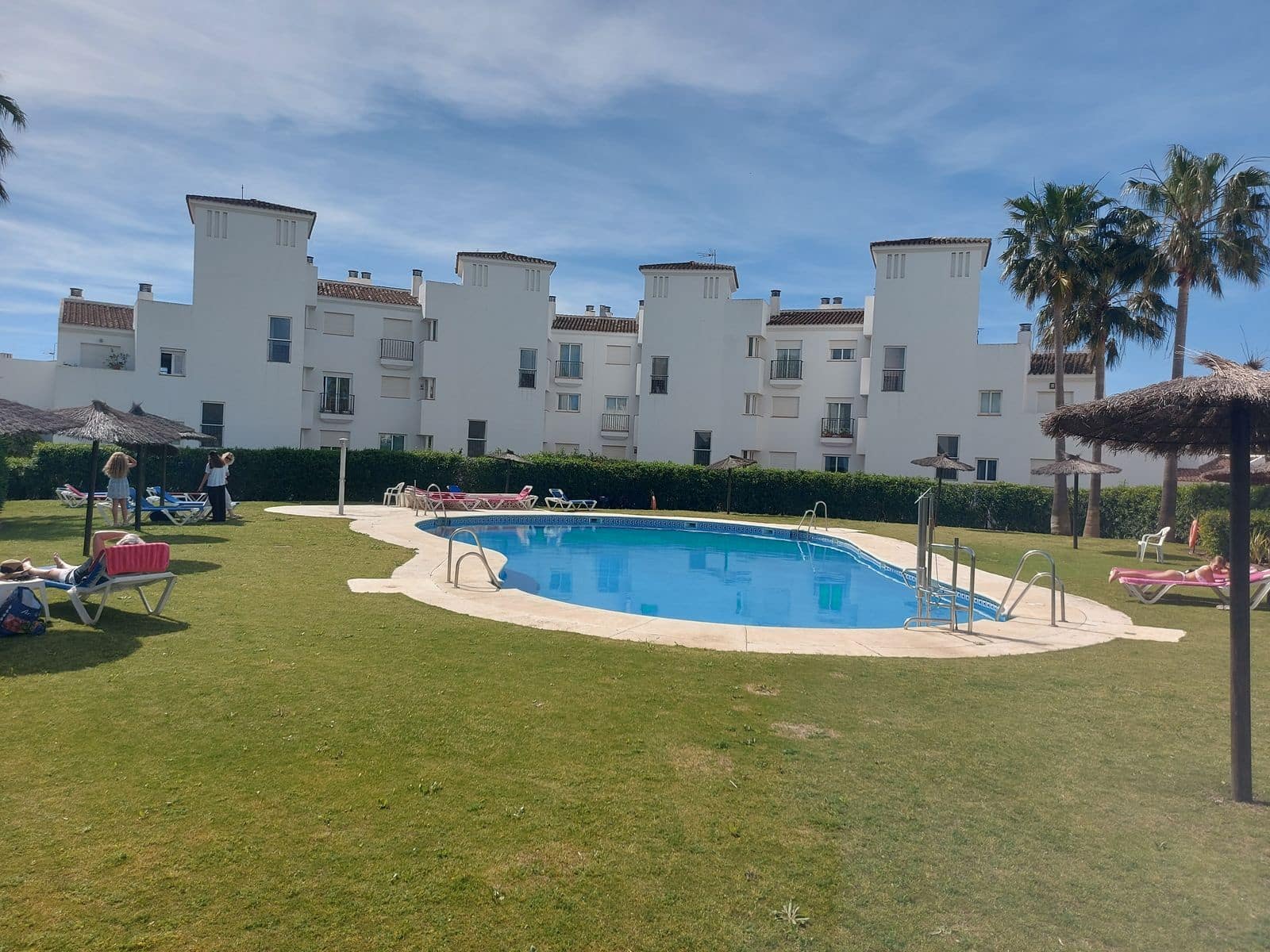 2 sypialnia Penthouse na sprzedaż w La Duquesa / Puerto de la Duquesa z basenem - 299 000 € (Ref: 10153460)