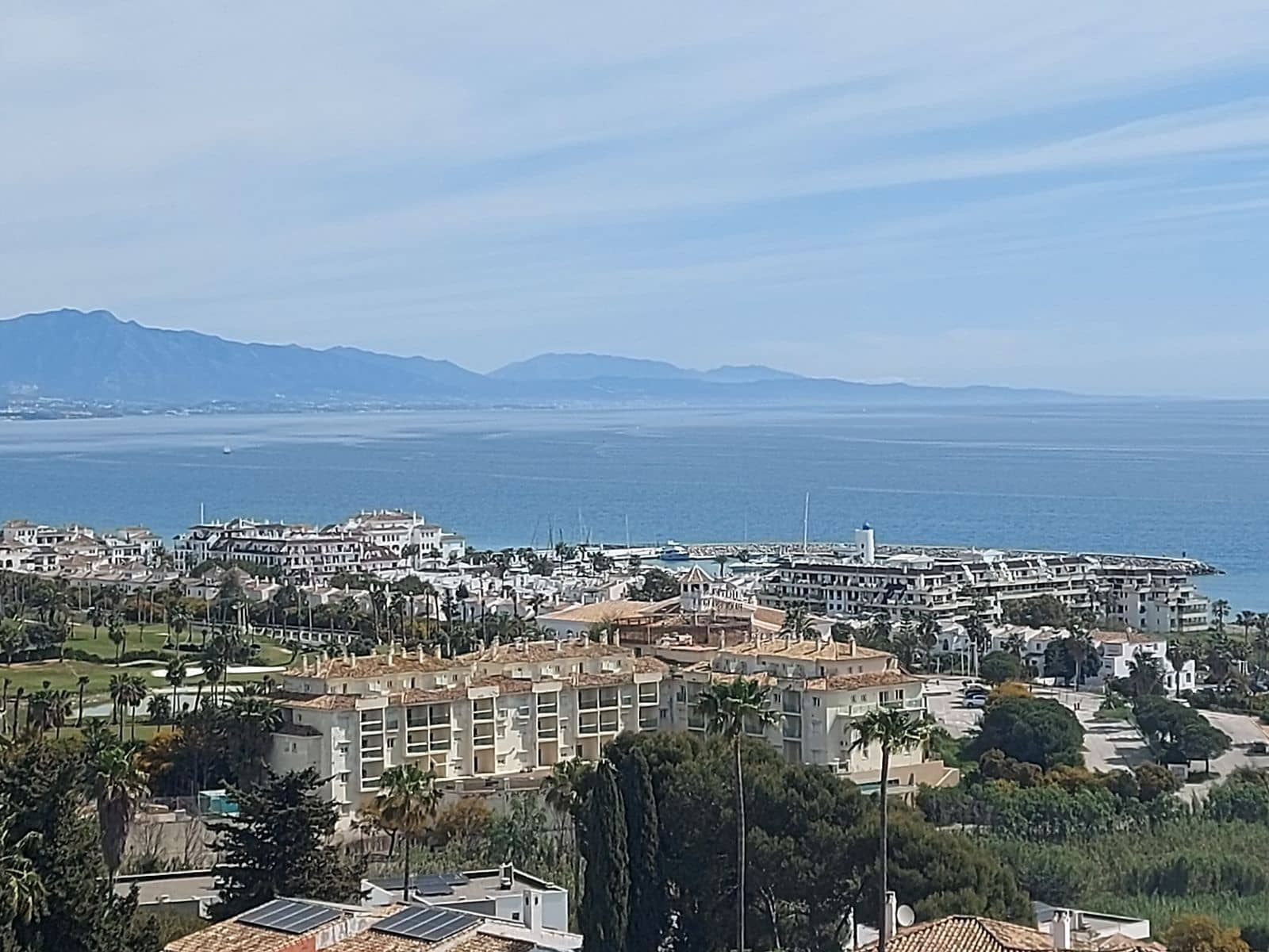 2 sypialnia Penthouse na sprzedaż w La Duquesa / Puerto de la Duquesa z basenem - 299 000 € (Ref: 10153460)