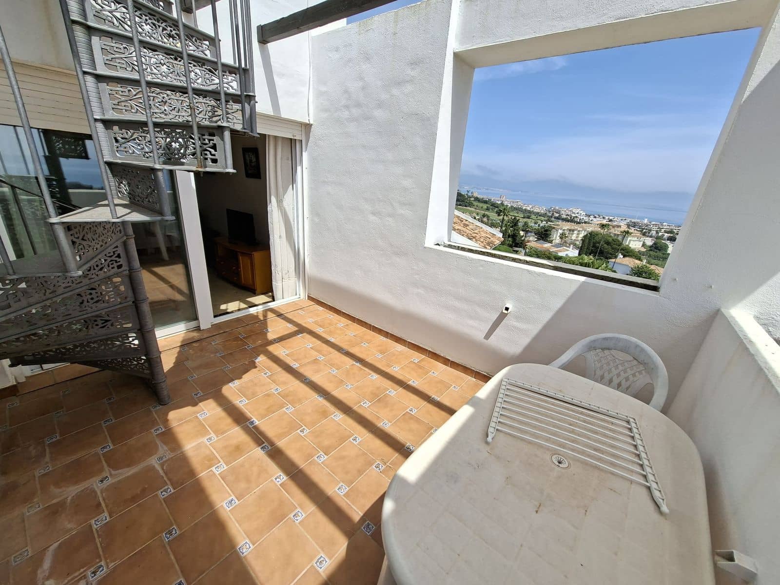 2 sypialnia Penthouse na sprzedaż w La Duquesa / Puerto de la Duquesa z basenem - 299 000 € (Ref: 10153460)