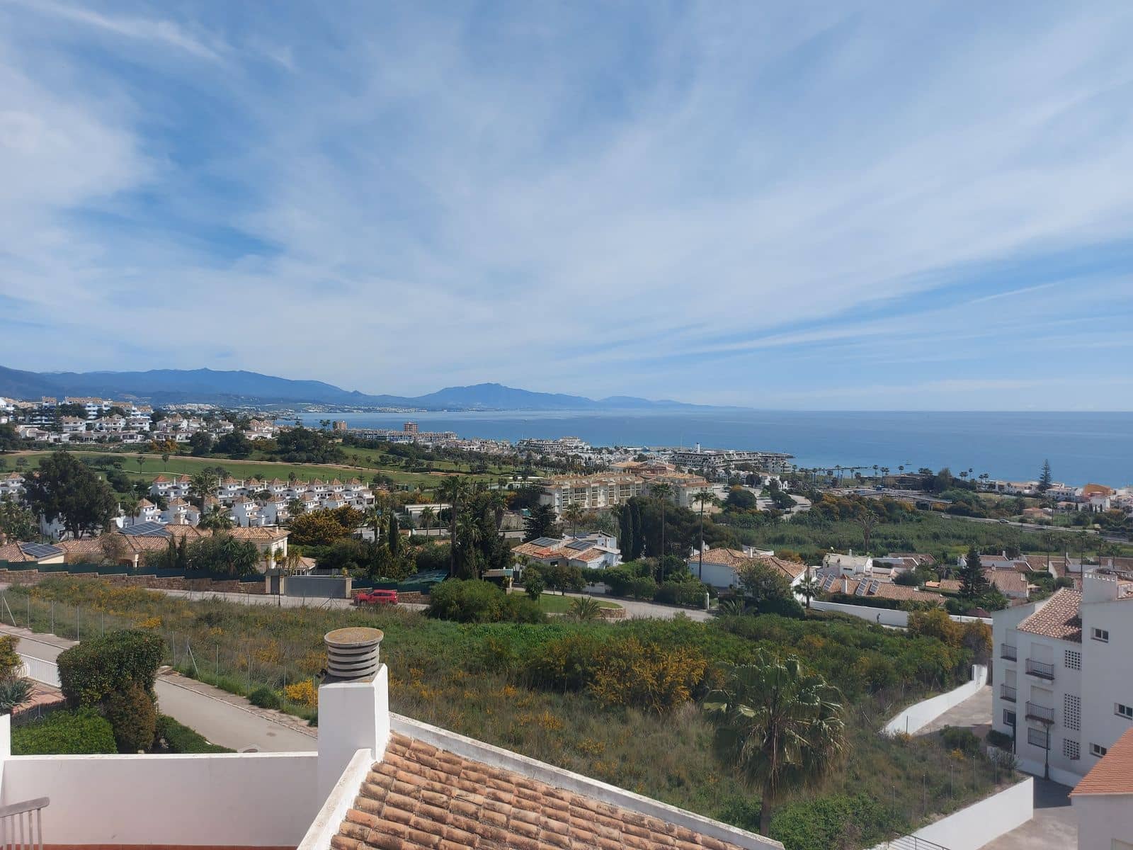 2 sypialnia Penthouse na sprzedaż w La Duquesa / Puerto de la Duquesa z basenem - 299 000 € (Ref: 10153460)