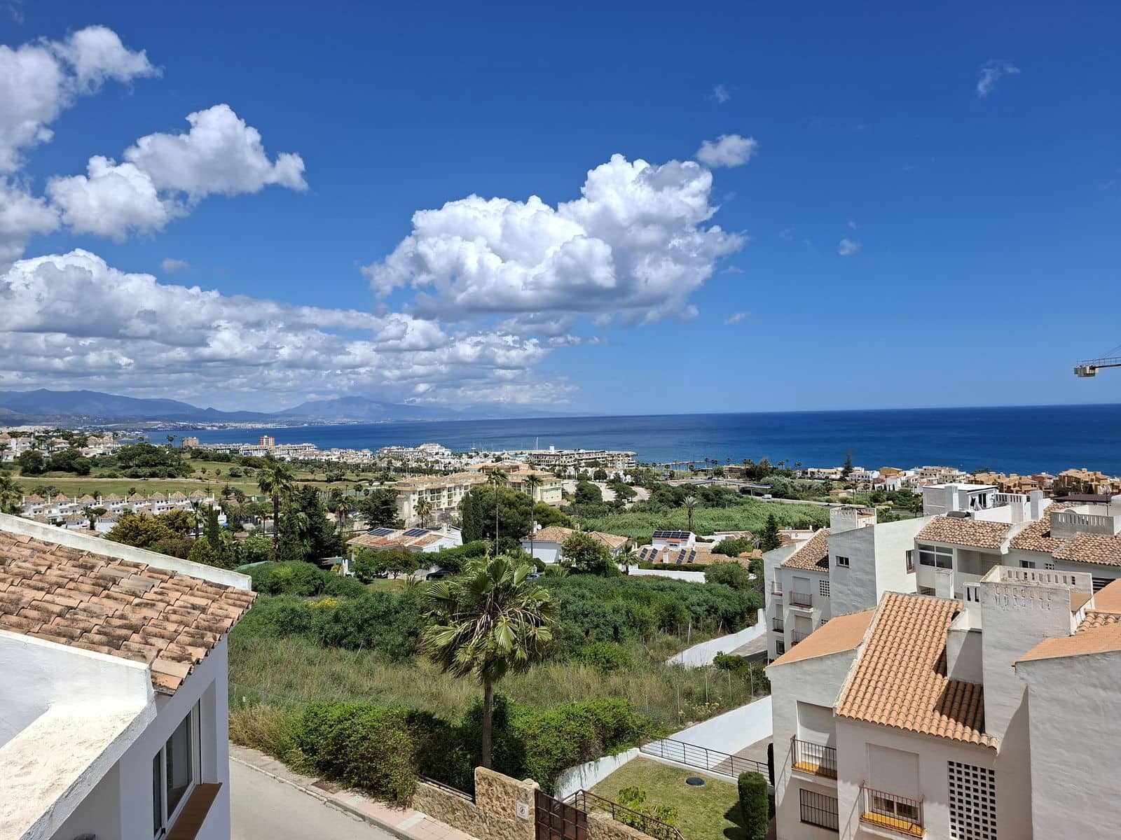 2 sypialnia Penthouse na sprzedaż w La Duquesa / Puerto de la Duquesa z basenem - 299 000 € (Ref: 10153460)