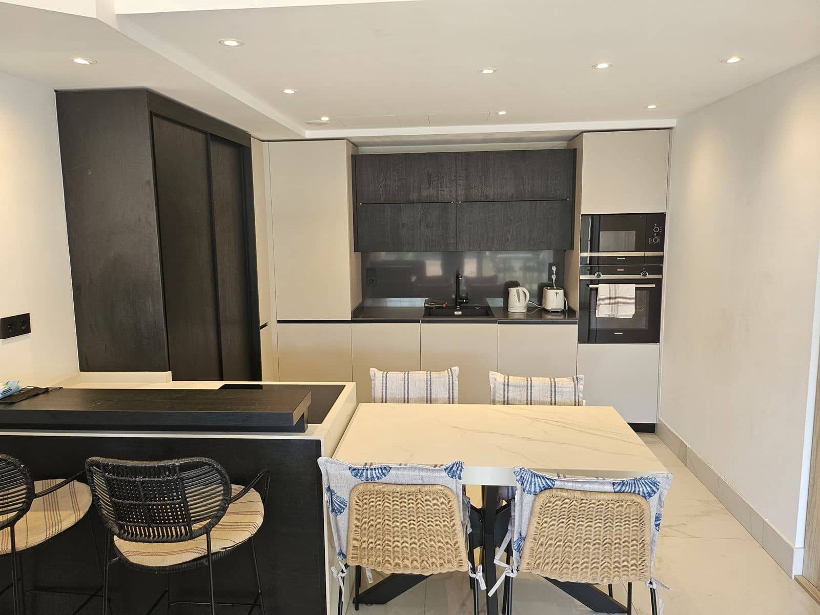 3 bedroom Apartment for sale in San Pedro de Alcantara with pool garage - € 999,999 (Ref: 10153461)