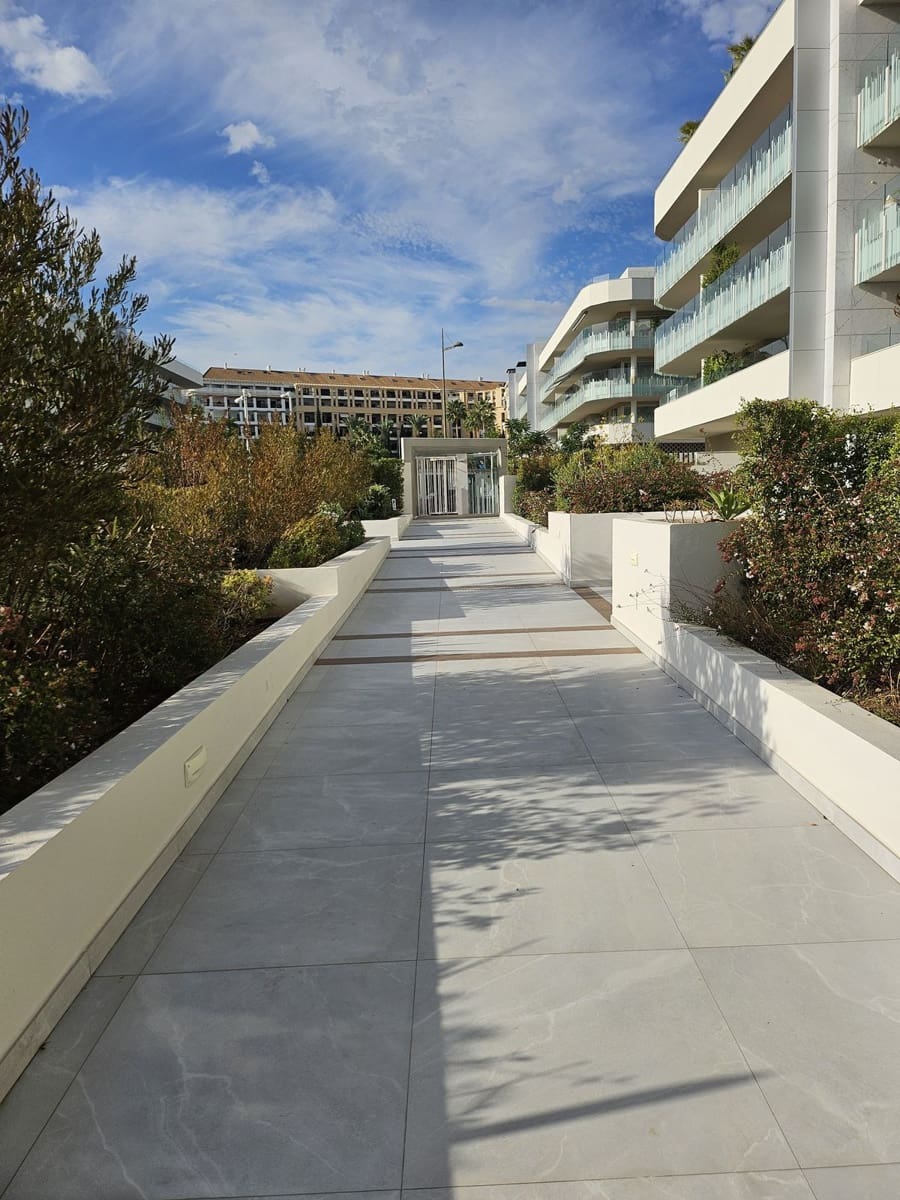 3 bedroom Apartment for sale in San Pedro de Alcantara with pool garage - € 999,999 (Ref: 10153461)