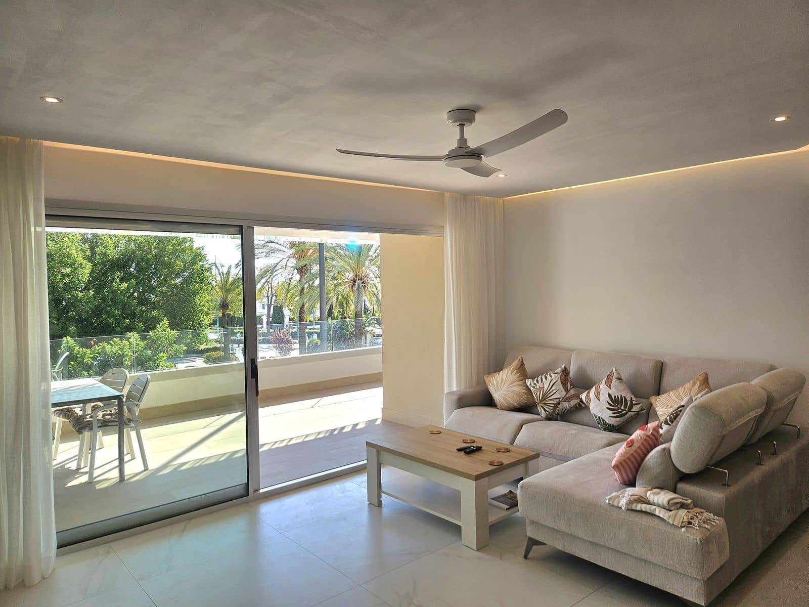 3 bedroom Apartment for sale in San Pedro de Alcantara with pool garage - € 999,999 (Ref: 10153461)