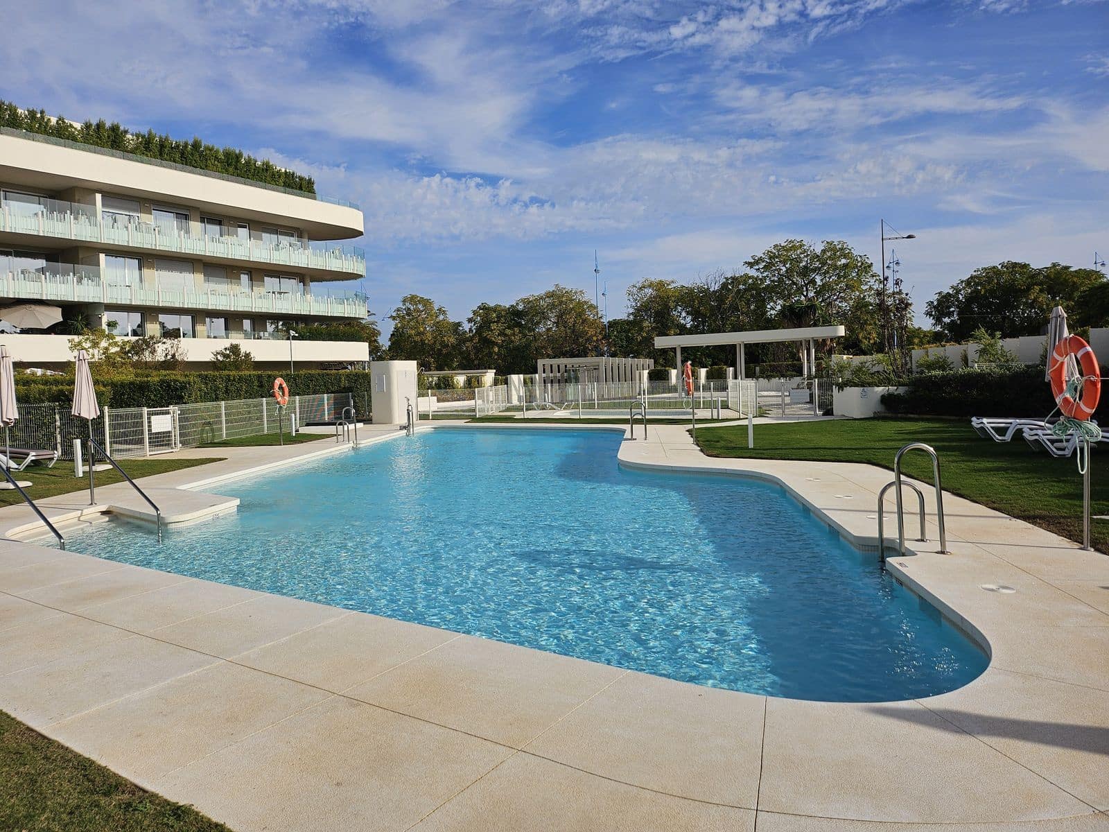 3 bedroom Apartment for sale in San Pedro de Alcantara with pool garage - € 999,999 (Ref: 10153461)