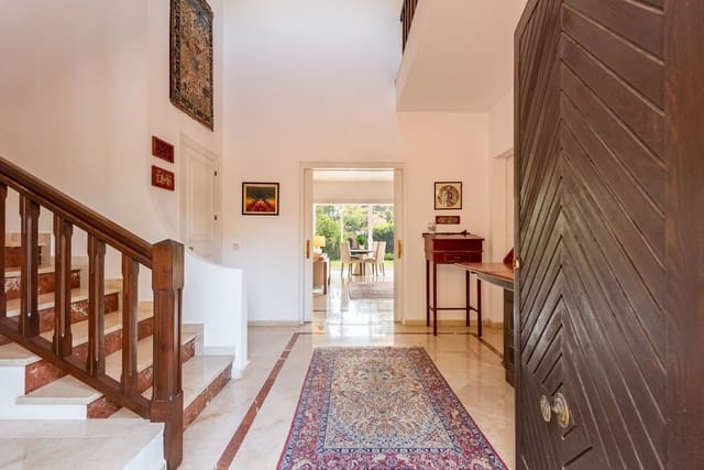 4 bedroom Villa for sale in El Paraiso, Estepona with pool garage - € 1,735,000 (Ref: 10153464)