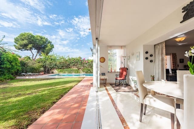 4 bedroom Villa for sale in El Paraiso, Estepona with pool garage - € 1,735,000 (Ref: 10153464)