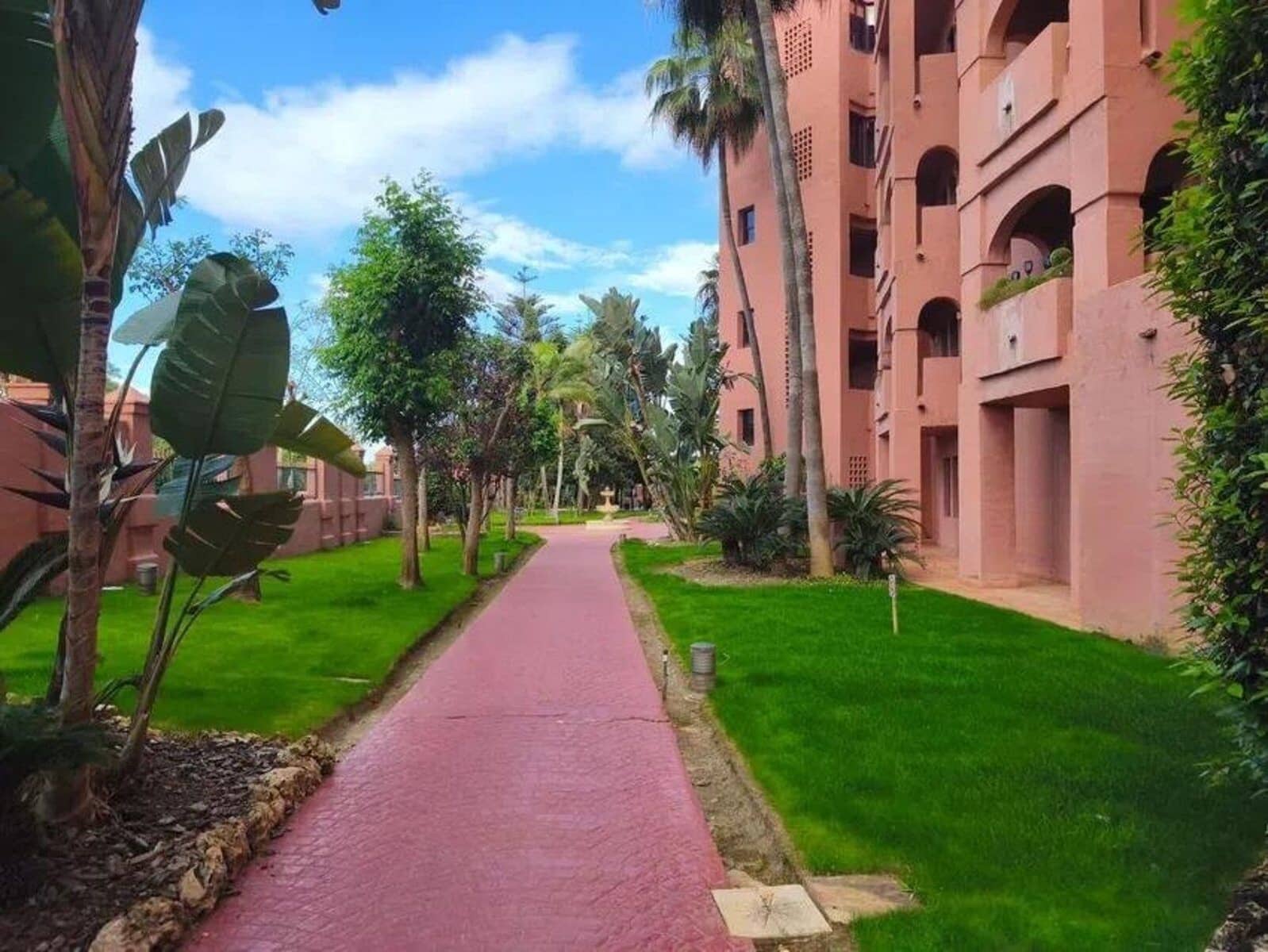 2 slaapkamer Appartement te koop in New Golden Mile met zwembad garage - € 560.000 (Ref: 10153472)