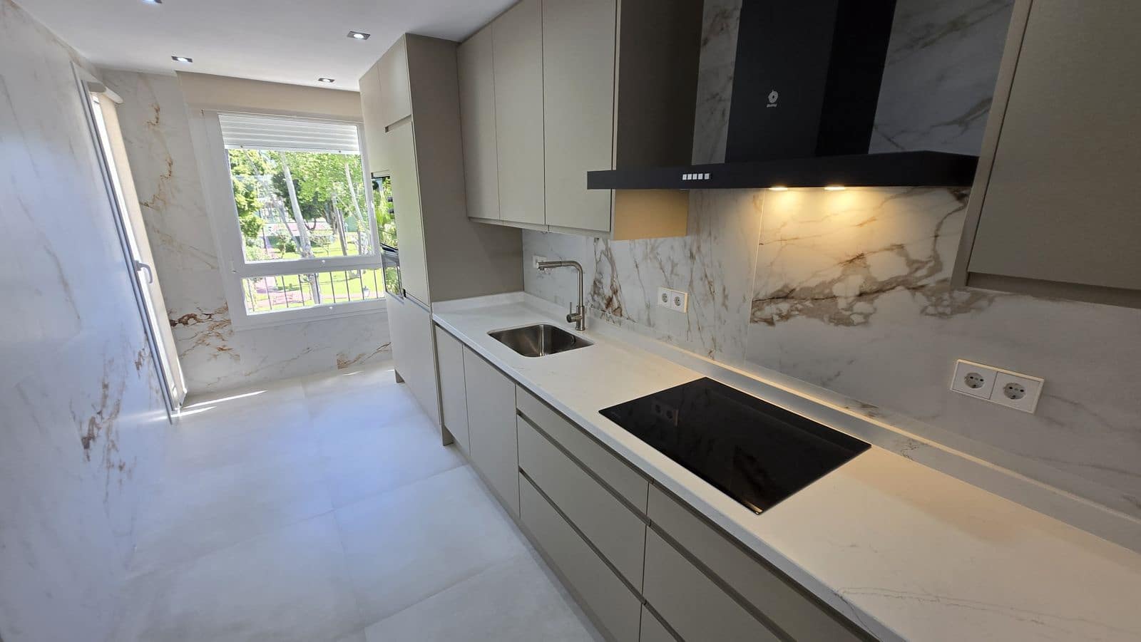 2 bedroom Apartment for sale in Golden Mile with pool - € 1,285,000 (Ref: 10153476)