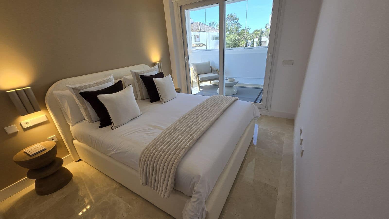 2 bedroom Apartment for sale in Golden Mile with pool - € 1,285,000 (Ref: 10153476)