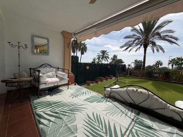 3 makuuhuone Omakotitalo myytävänä paikassa Estepona mukana uima-altaan 
autotalli - 595 000 € (Ref: 10153482)