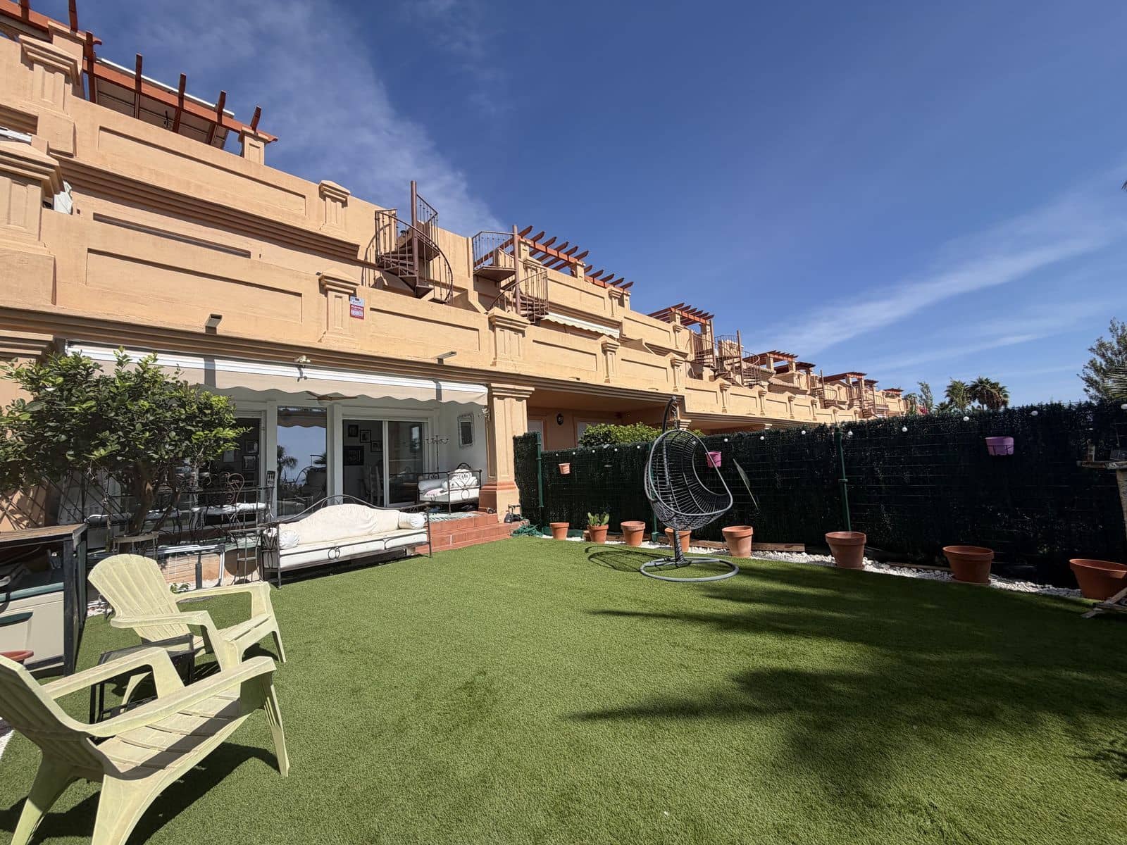 3 makuuhuone Omakotitalo myytävänä paikassa Estepona mukana uima-altaan 
autotalli - 595 000 € (Ref: 10153482)