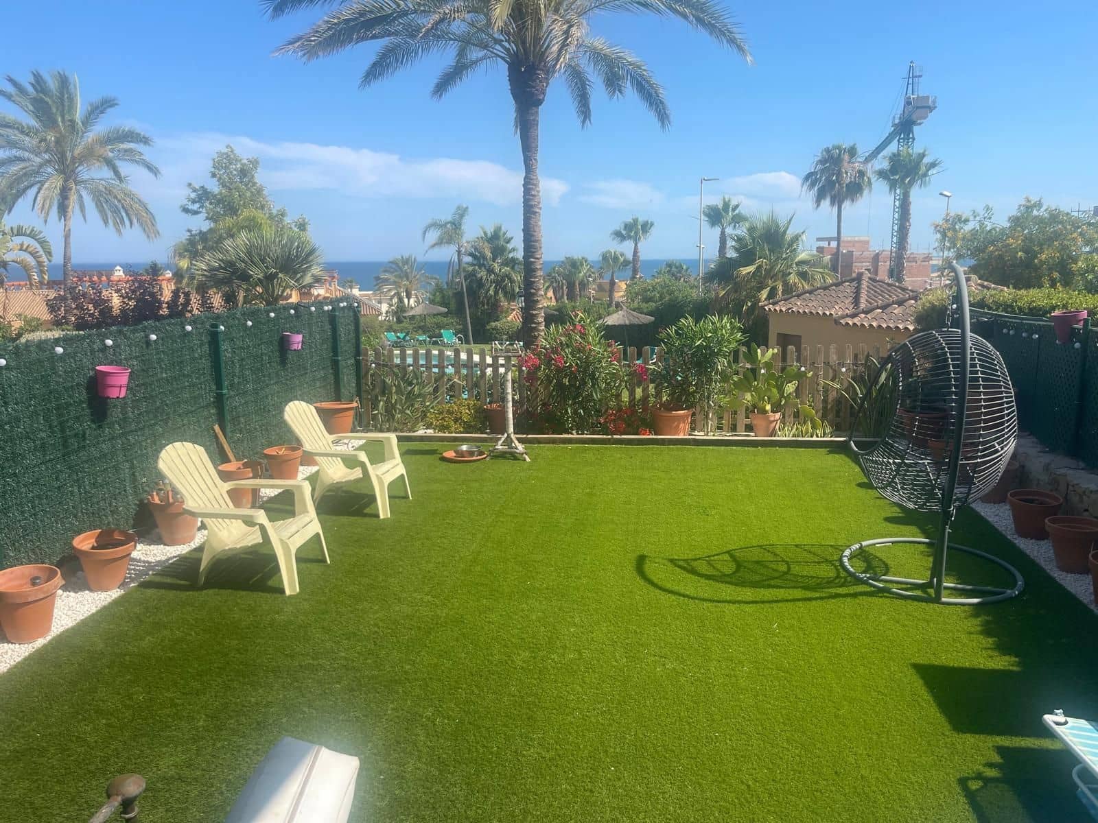 3 makuuhuone Omakotitalo myytävänä paikassa Estepona mukana uima-altaan 
autotalli - 595 000 € (Ref: 10153482)
