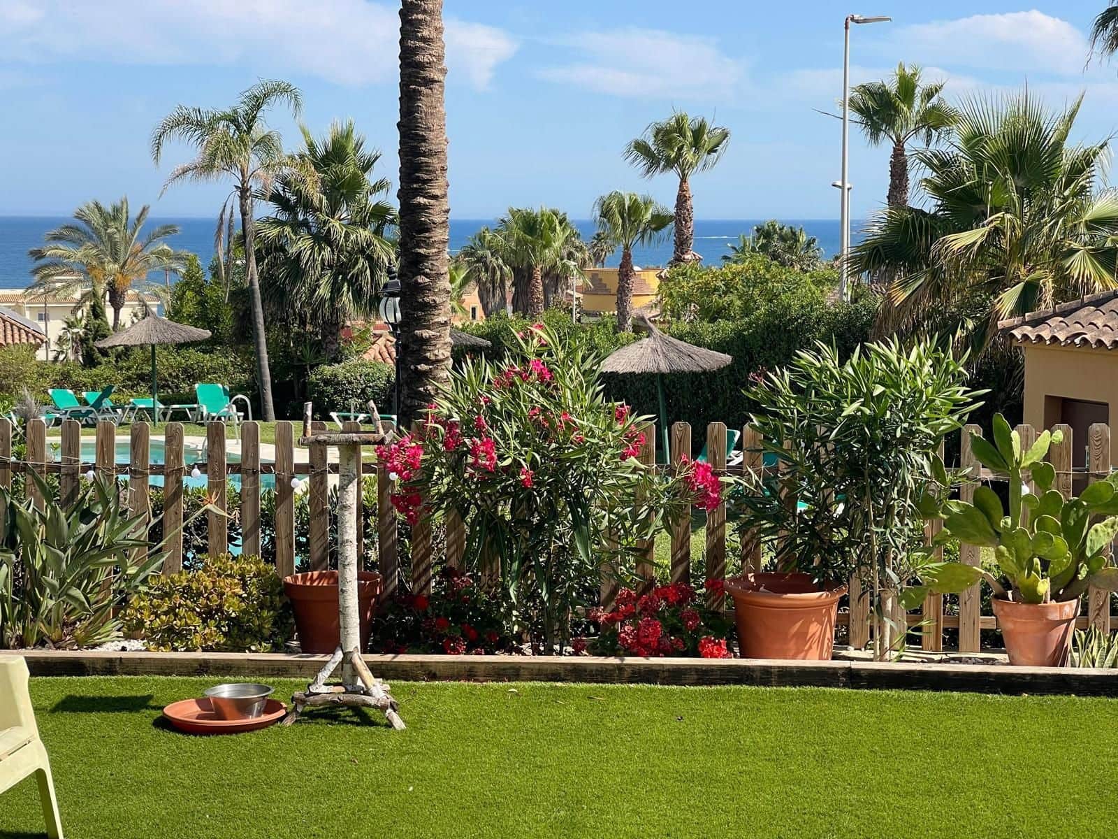 3 makuuhuone Omakotitalo myytävänä paikassa Estepona mukana uima-altaan 
autotalli - 595 000 € (Ref: 10153482)