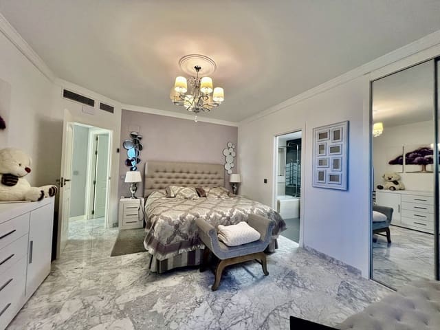 3 chambre Appartement à vendre à Benalmadena Costa, Benalmádena avec piscine garage - 950 000 € (Ref: 10153483)