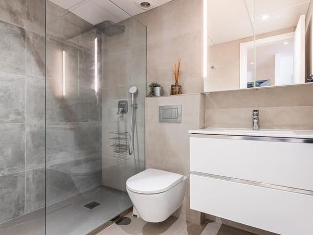 3 chambre Appartement à vendre à Nueva Andalucia, Marbella avec piscine garage - 649 000 € (Ref: 10153484)