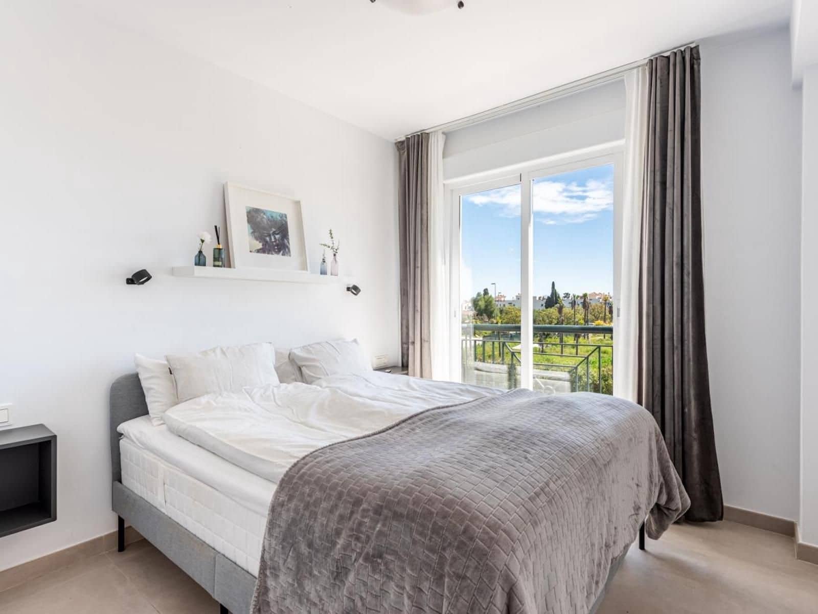 3 chambre Appartement à vendre à Nueva Andalucia avec piscine garage - 649 000 € (Ref: 10153484)
