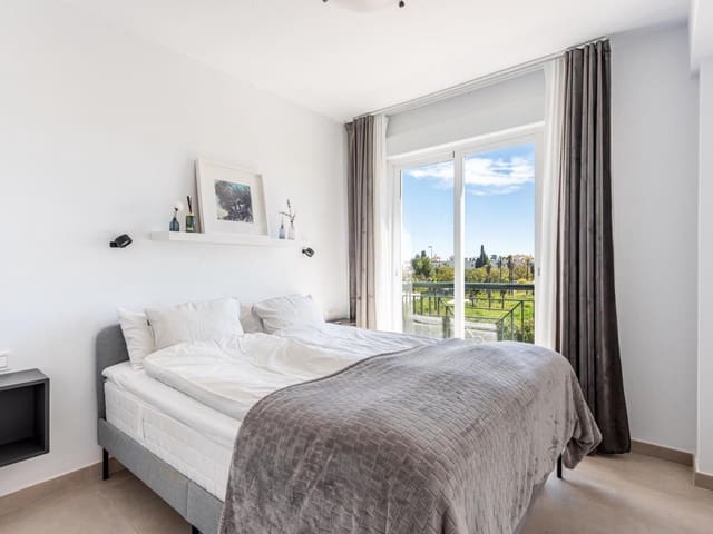 3 chambre Appartement à vendre à Nueva Andalucia, Marbella avec piscine garage - 649 000 € (Ref: 10153484)