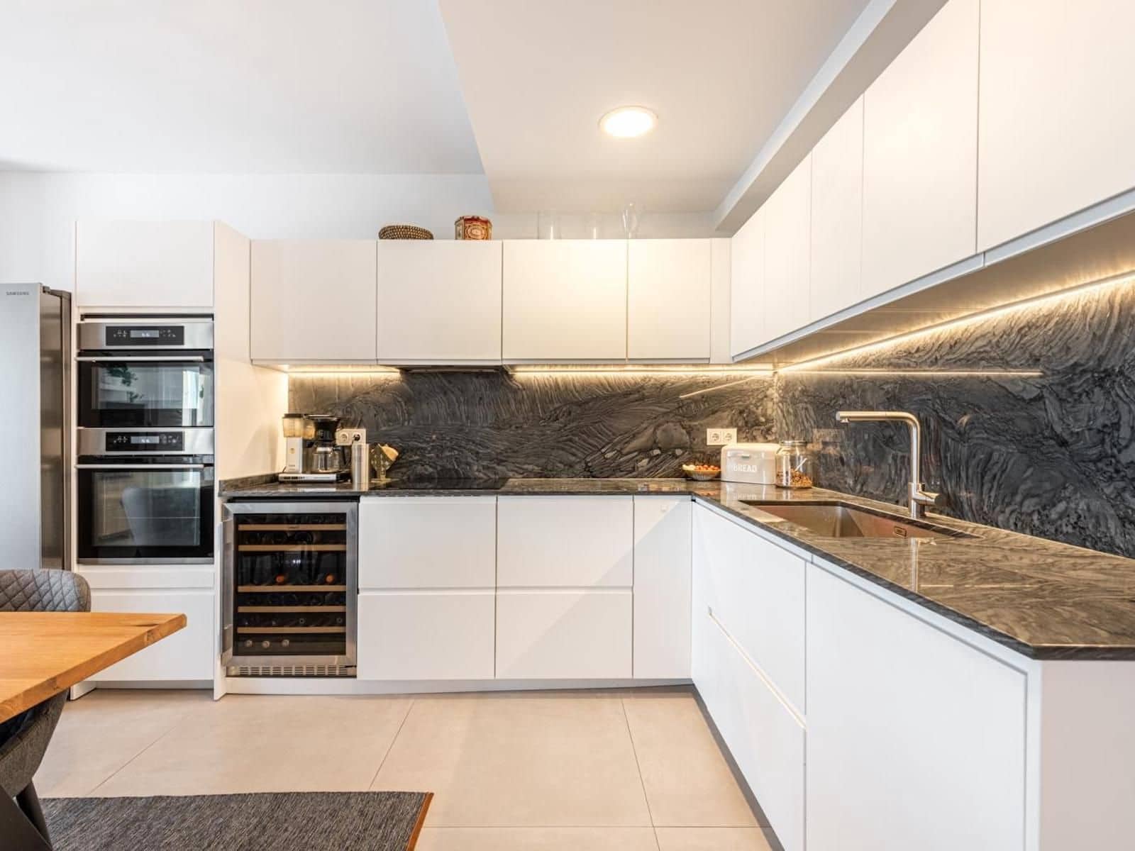3 chambre Appartement à vendre à Nueva Andalucia avec piscine garage - 649 000 € (Ref: 10153484)