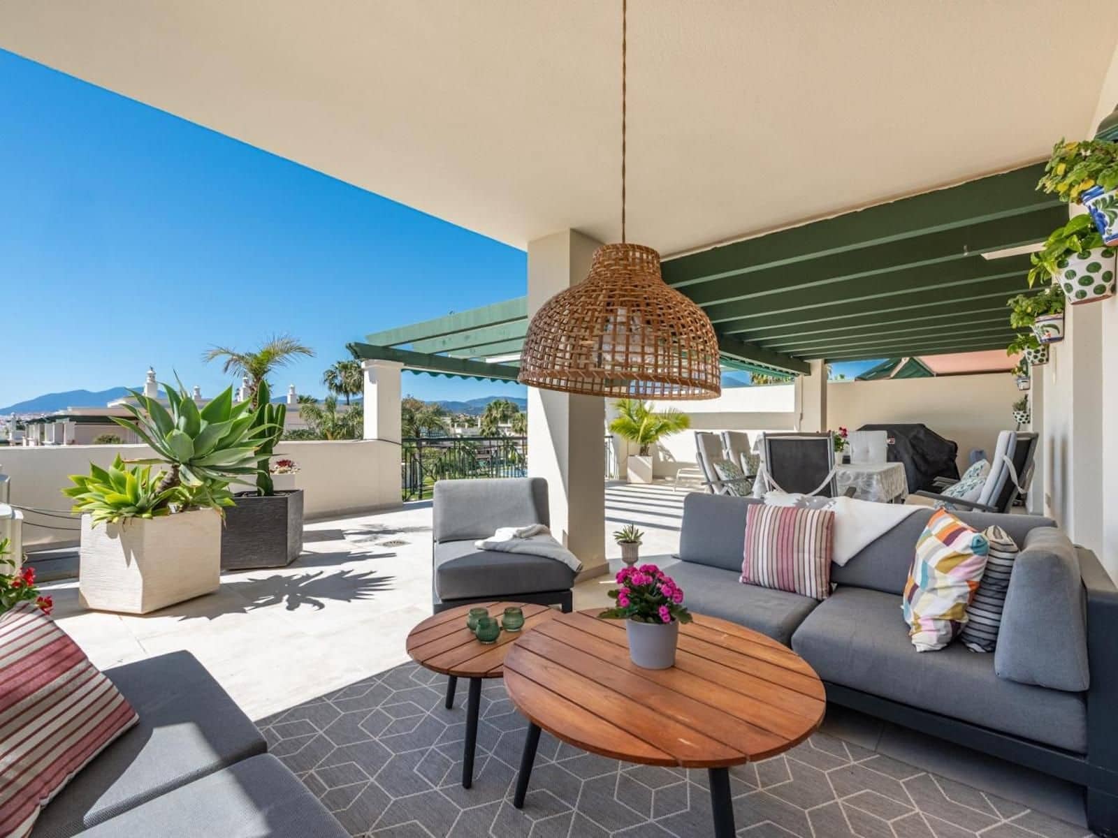 3 chambre Appartement à vendre à Nueva Andalucia avec piscine garage - 649 000 € (Ref: 10153484)