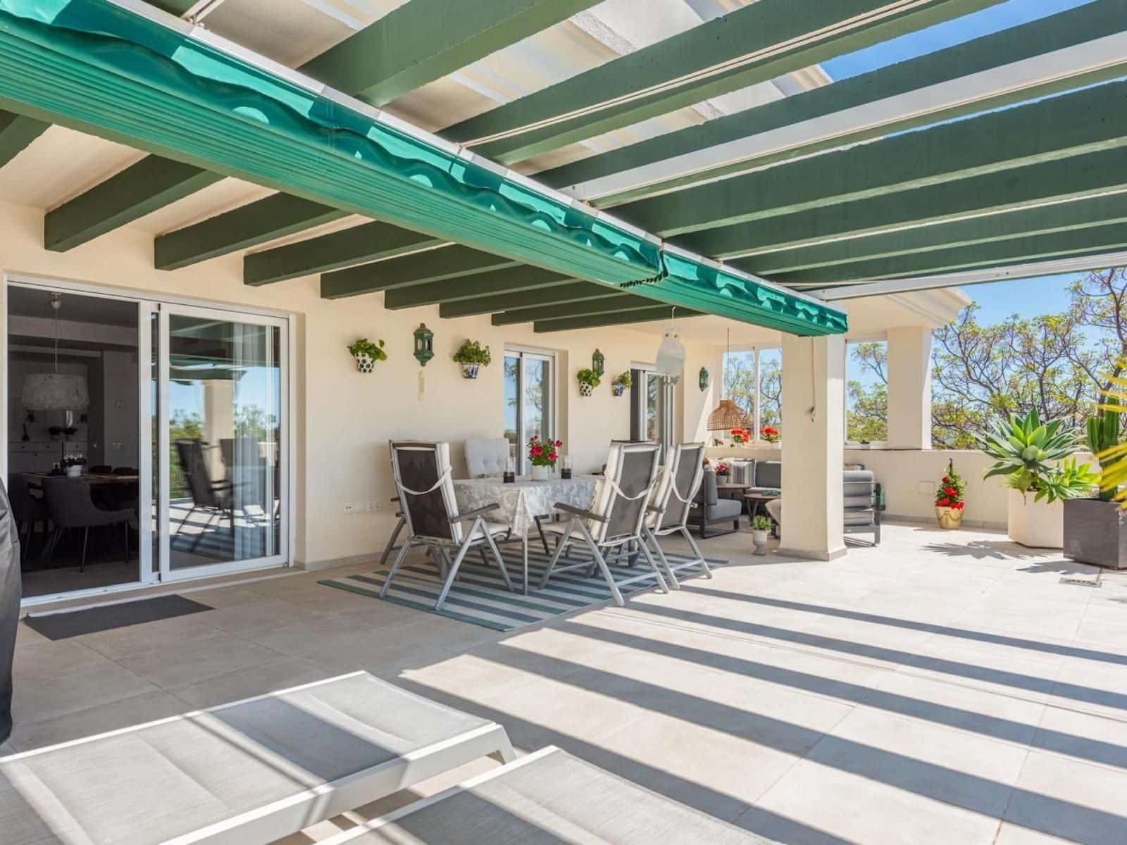 3 chambre Appartement à vendre à Nueva Andalucia avec piscine garage - 649 000 € (Ref: 10153484)