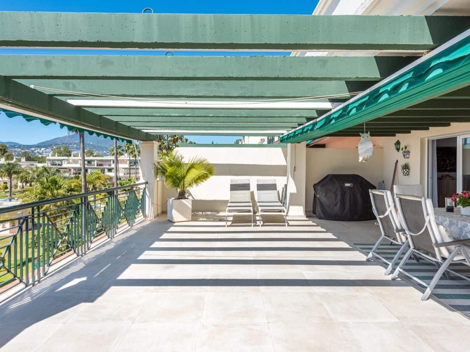 3 chambre Appartement à vendre à Nueva Andalucia avec piscine garage - 649 000 € (Ref: 10153484)