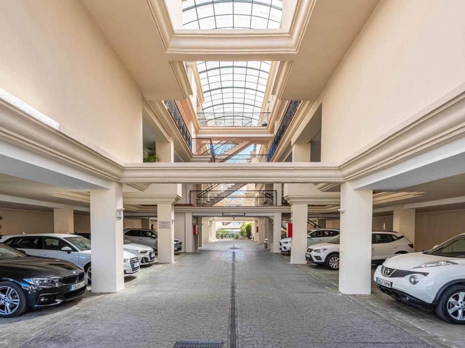 3 chambre Appartement à vendre à Nueva Andalucia avec piscine garage - 649 000 € (Ref: 10153484)