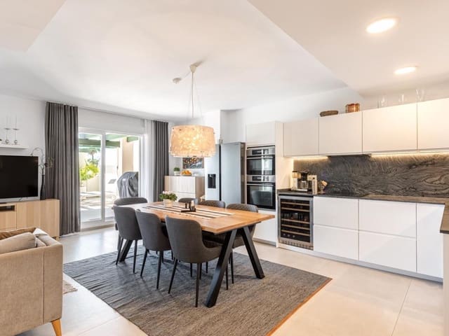 3 chambre Appartement à vendre à Nueva Andalucia, Marbella avec piscine garage - 649 000 € (Ref: 10153484)