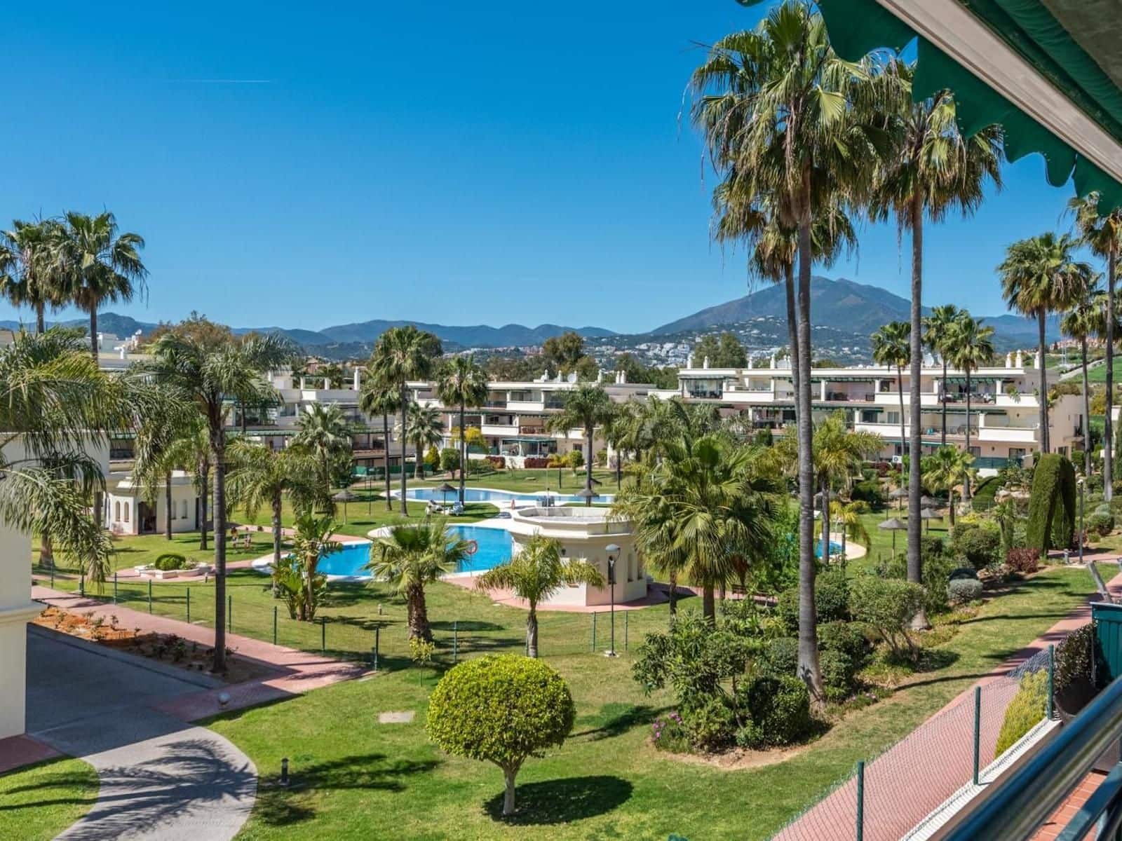 3 chambre Appartement à vendre à Nueva Andalucia avec piscine garage - 649 000 € (Ref: 10153484)