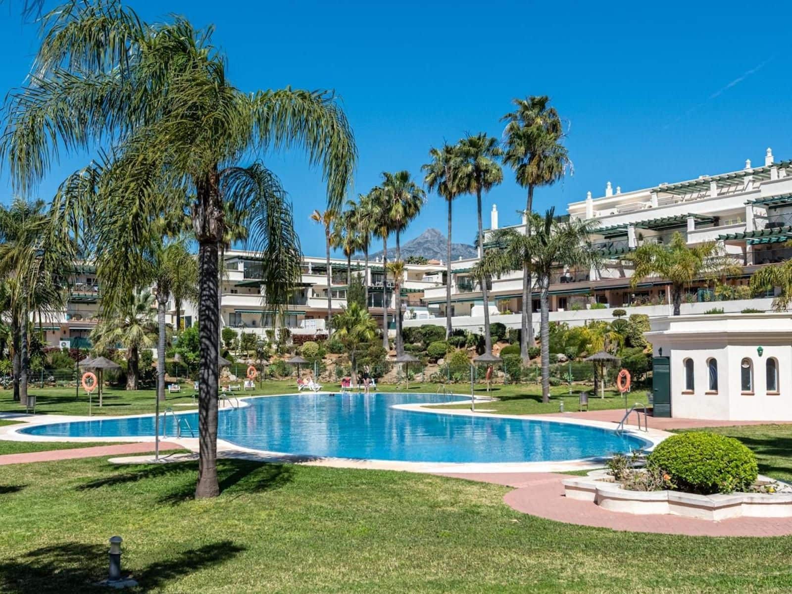 3 chambre Appartement à vendre à Nueva Andalucia avec piscine garage - 649 000 € (Ref: 10153484)