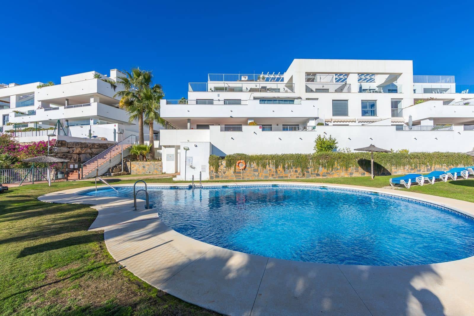 2 soveværelse Lejlighed til salg i Casares med swimmingpool garage - € 380.000 (Ref: 10153492)