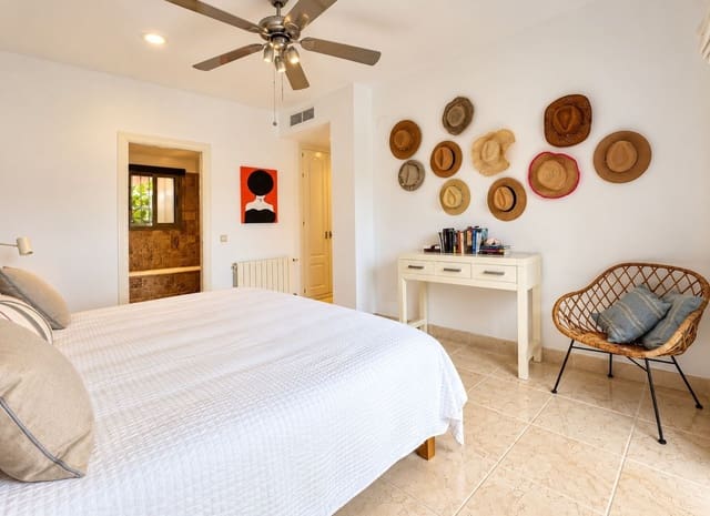 3 chambre Appartement à vendre à Los Flamingos, Benahavís avec piscine garage - 790 000 € (Ref: 10153493)