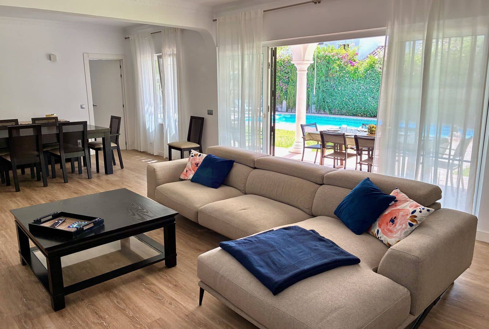 3 soveværelse Villa til salg i El Paraiso med swimmingpool garage - € 1.350.000 (Ref: 10153495)