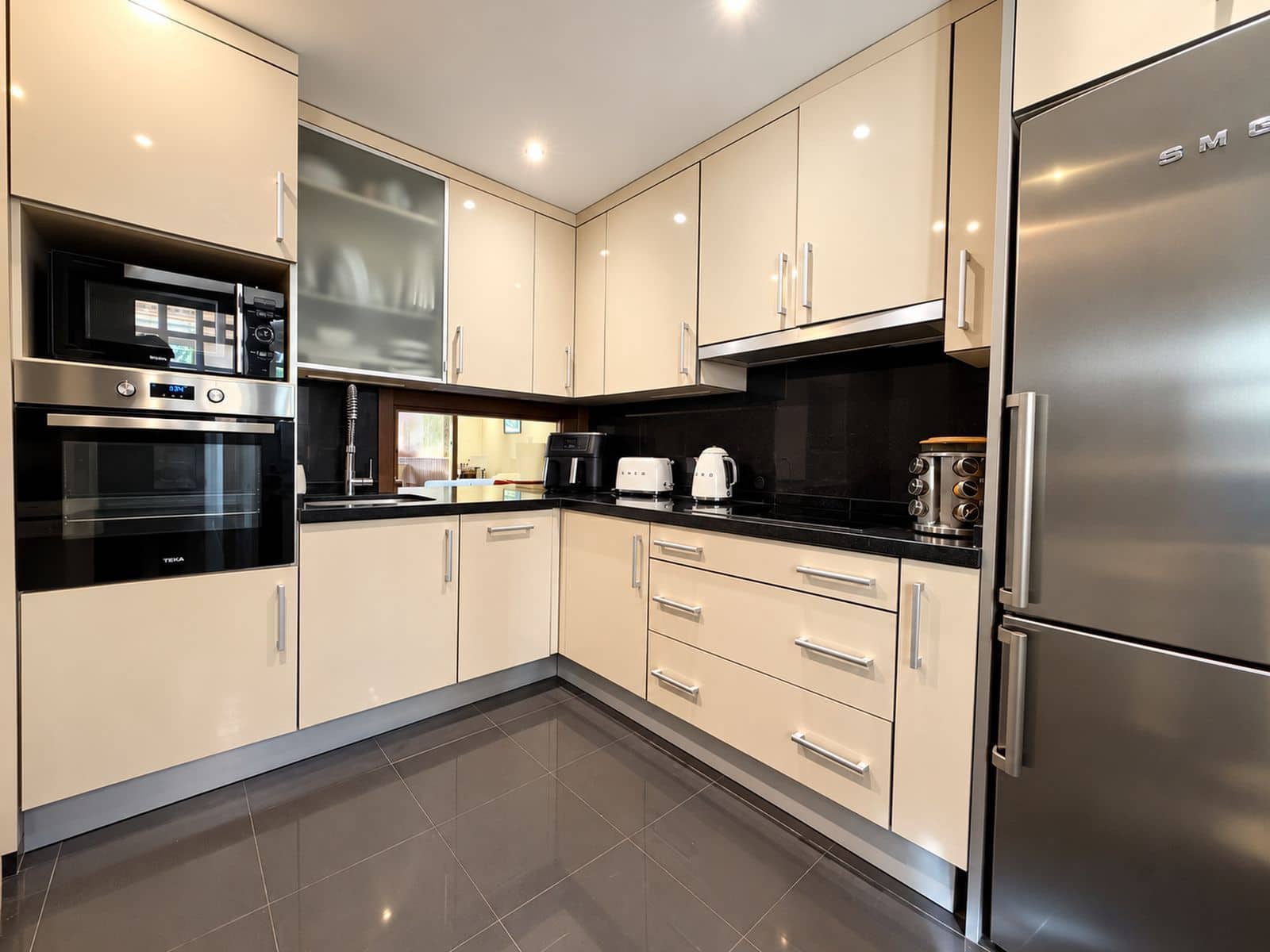 2 slaapkamer Appartement te koop in Estepona met zwembad garage - € 620.000 (Ref: 10153500)