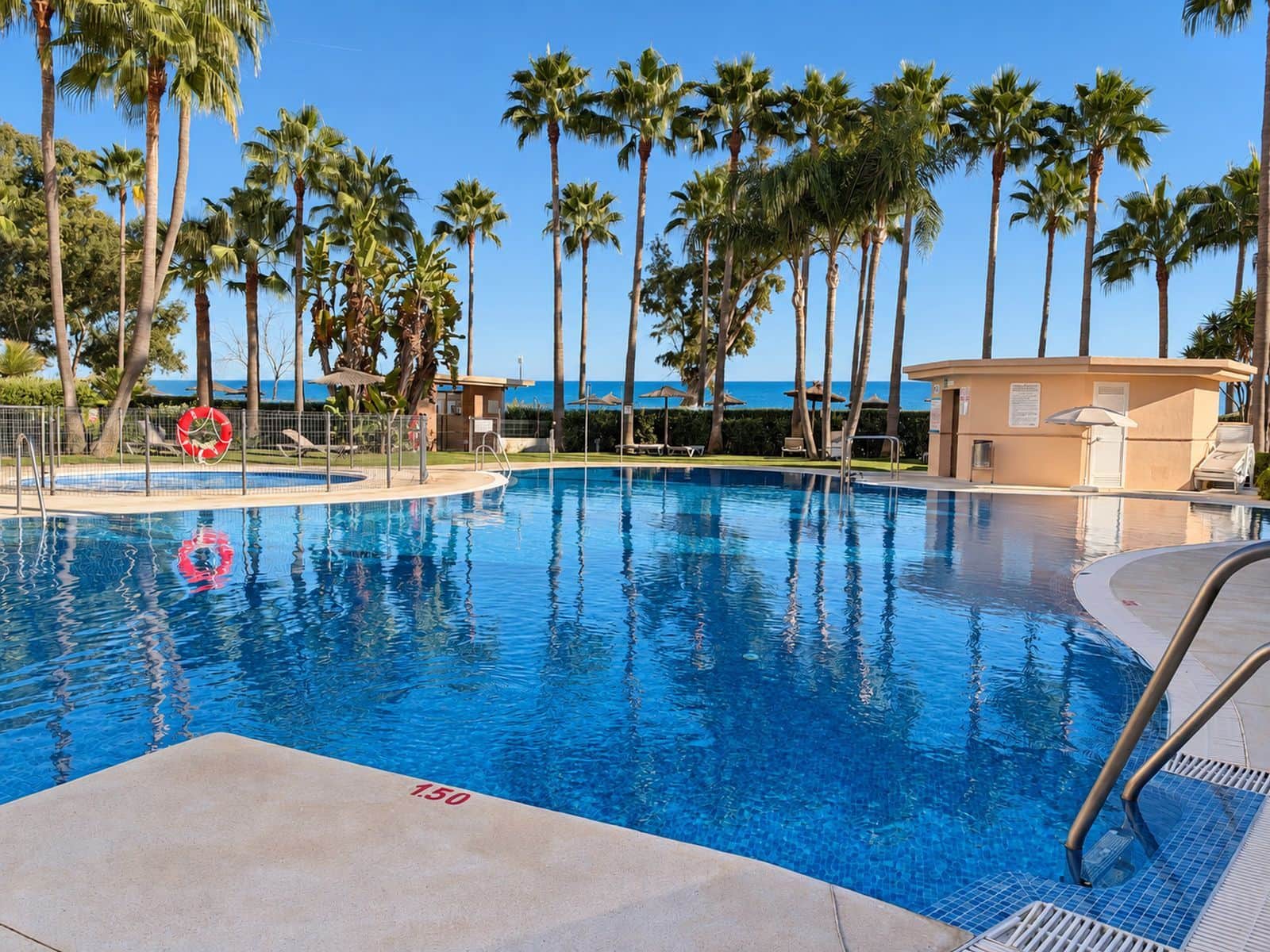 2 slaapkamer Appartement te koop in Estepona met zwembad garage - € 620.000 (Ref: 10153500)