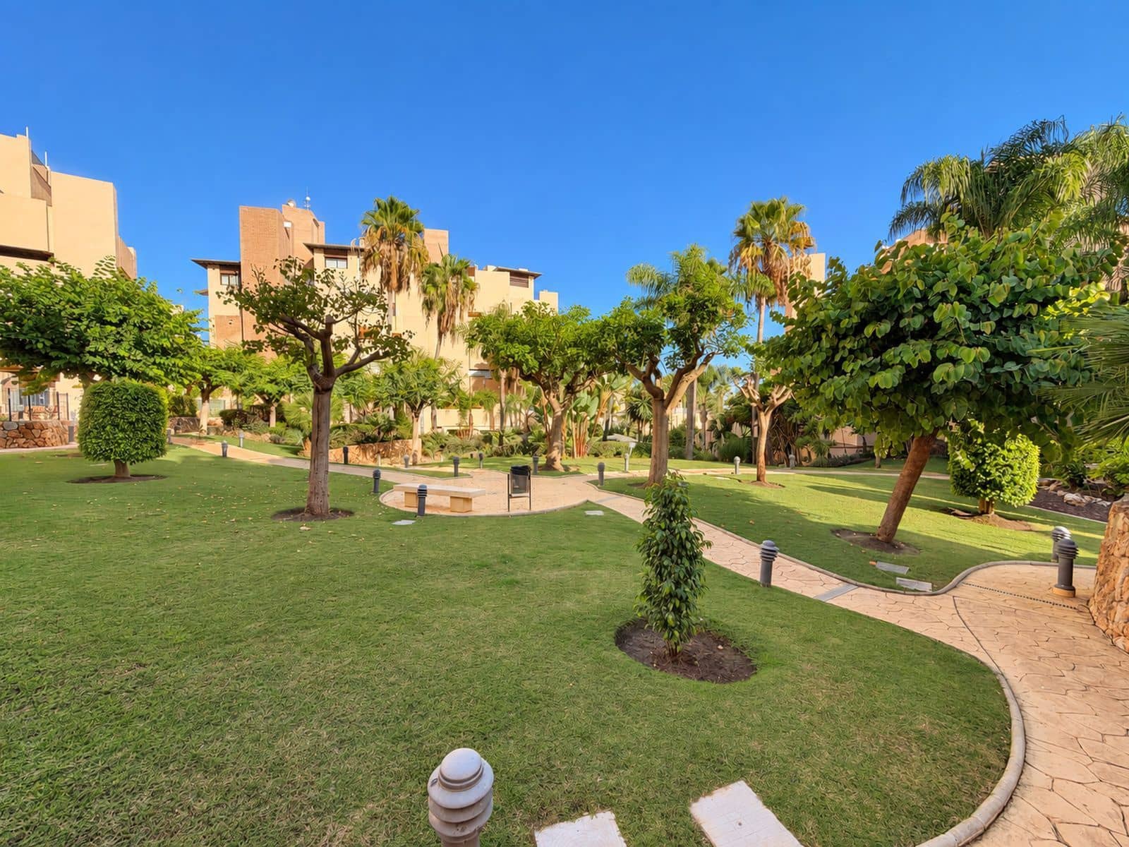 2 slaapkamer Appartement te koop in Estepona met zwembad garage - € 620.000 (Ref: 10153500)