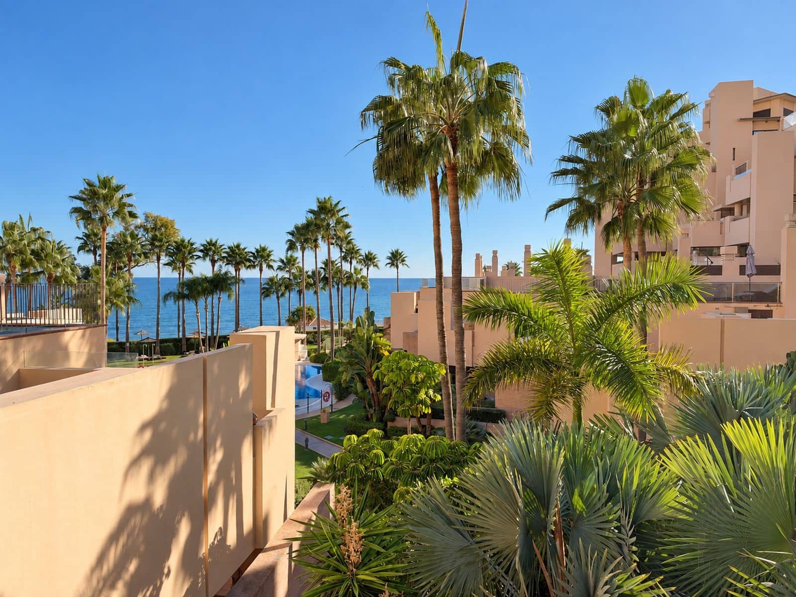 2 slaapkamer Appartement te koop in Estepona met zwembad garage - € 620.000 (Ref: 10153500)