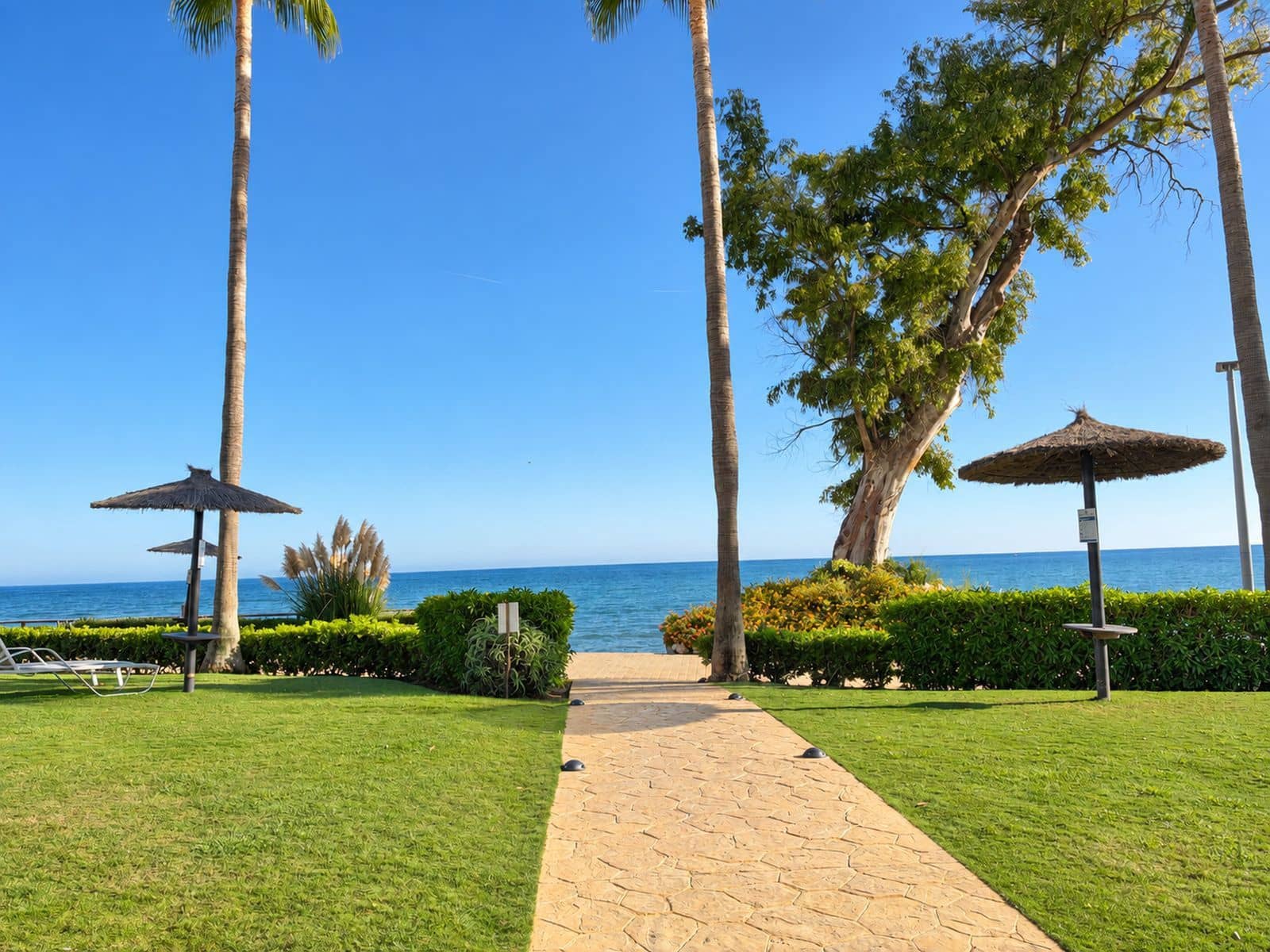 2 slaapkamer Appartement te koop in Estepona met zwembad garage - € 620.000 (Ref: 10153500)