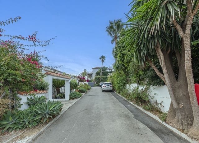 3 soverom Villa til salgs i Buenas Noches, Estepona med garasje - € 1 495 000 (Ref: 10153507)