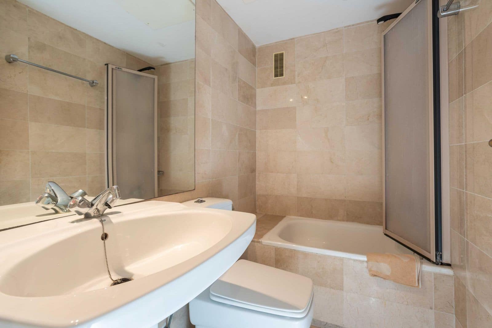 3 sypialnia Apartament na sprzedaż w Rio Real z basenem garażem - 675 000 € (Ref: 10153517)