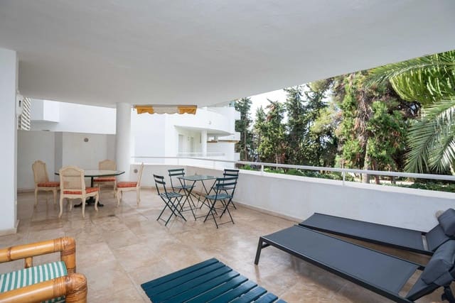3 sypialnia Apartament na sprzedaż w Río Real, Marbella z basenem garażem - 675 000 € (Ref: 10153517)